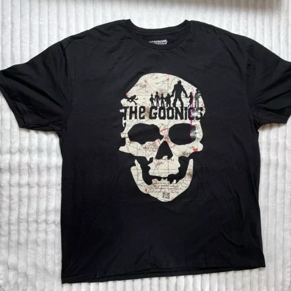 Black 'The Goonies' Skull Graphic T-Shirt - Picture 1 of 3